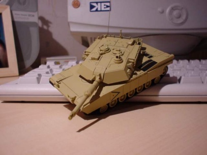 Kyosho´s M1A1 im Maßstab 1/48